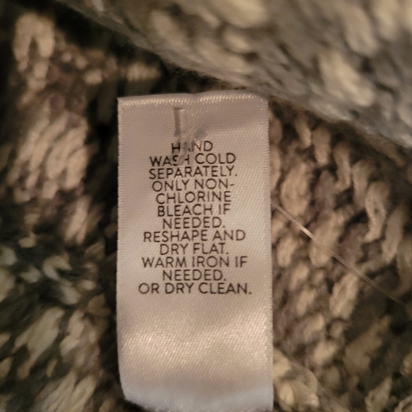 J Jill Grey and White Knit Hat O/S NWOT  Faux Fur Large Pom Pom - Picture 8 of 9